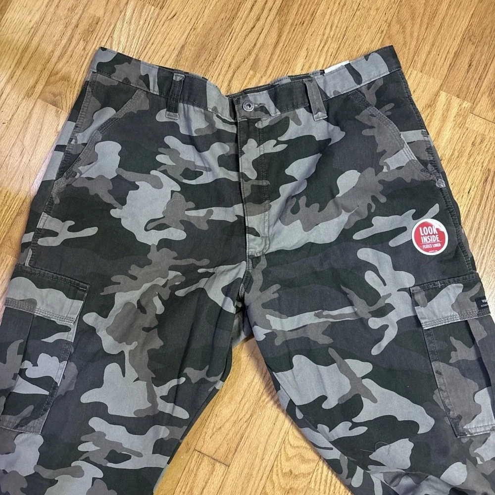 NWT Wrangler Camo Cargo Pants Men 40x30 Woodland Camouflage Relaxed Lined Hiking